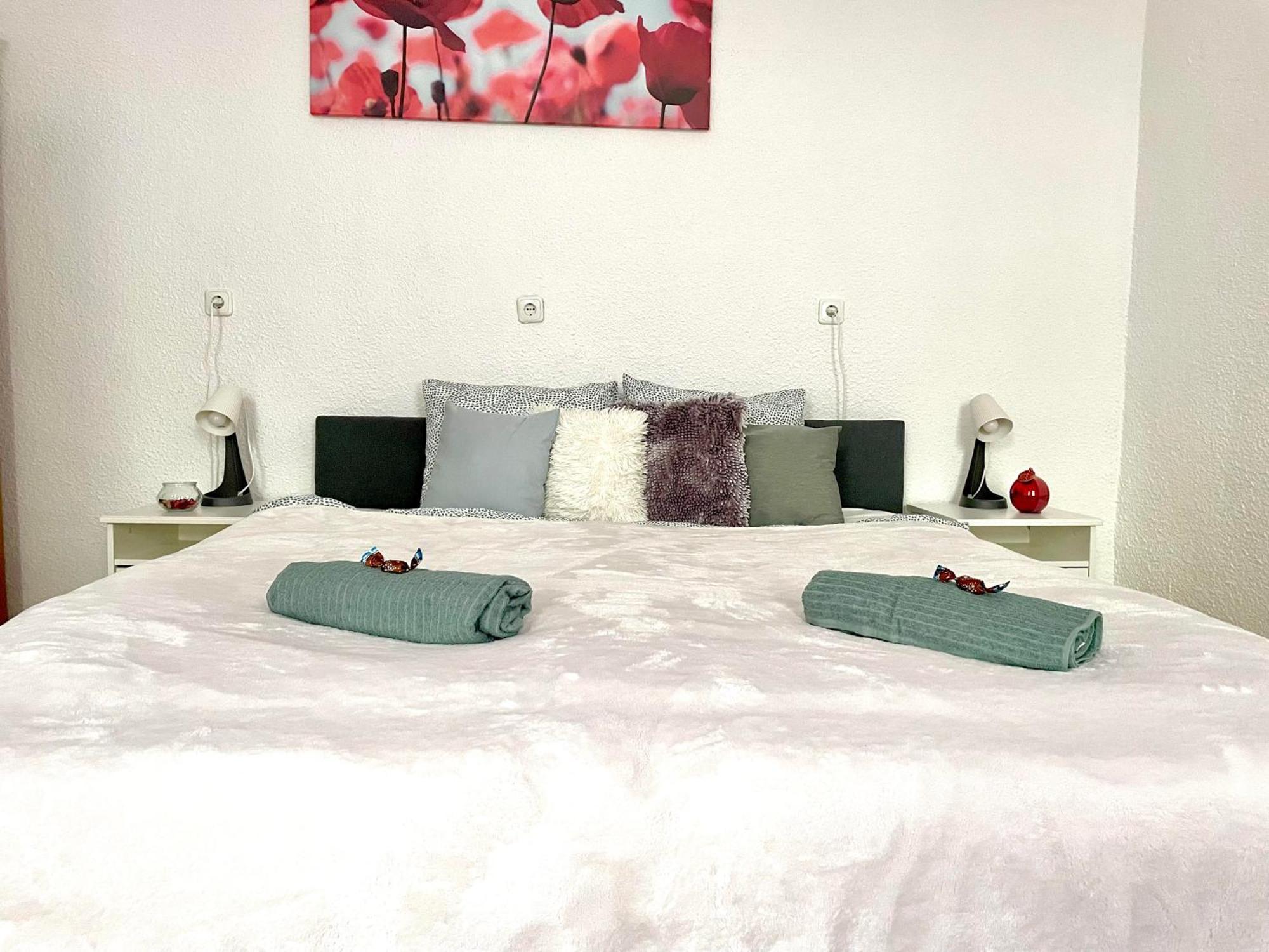 Very Warm Home With Big Bed Near New York Cafe Budapest Luaran gambar